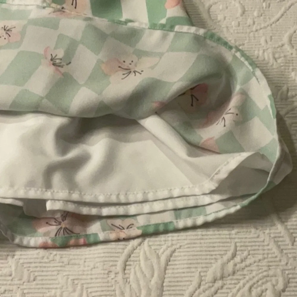 Hollister Green and Pink Floral Skirt. Small. Lined. Side zip.